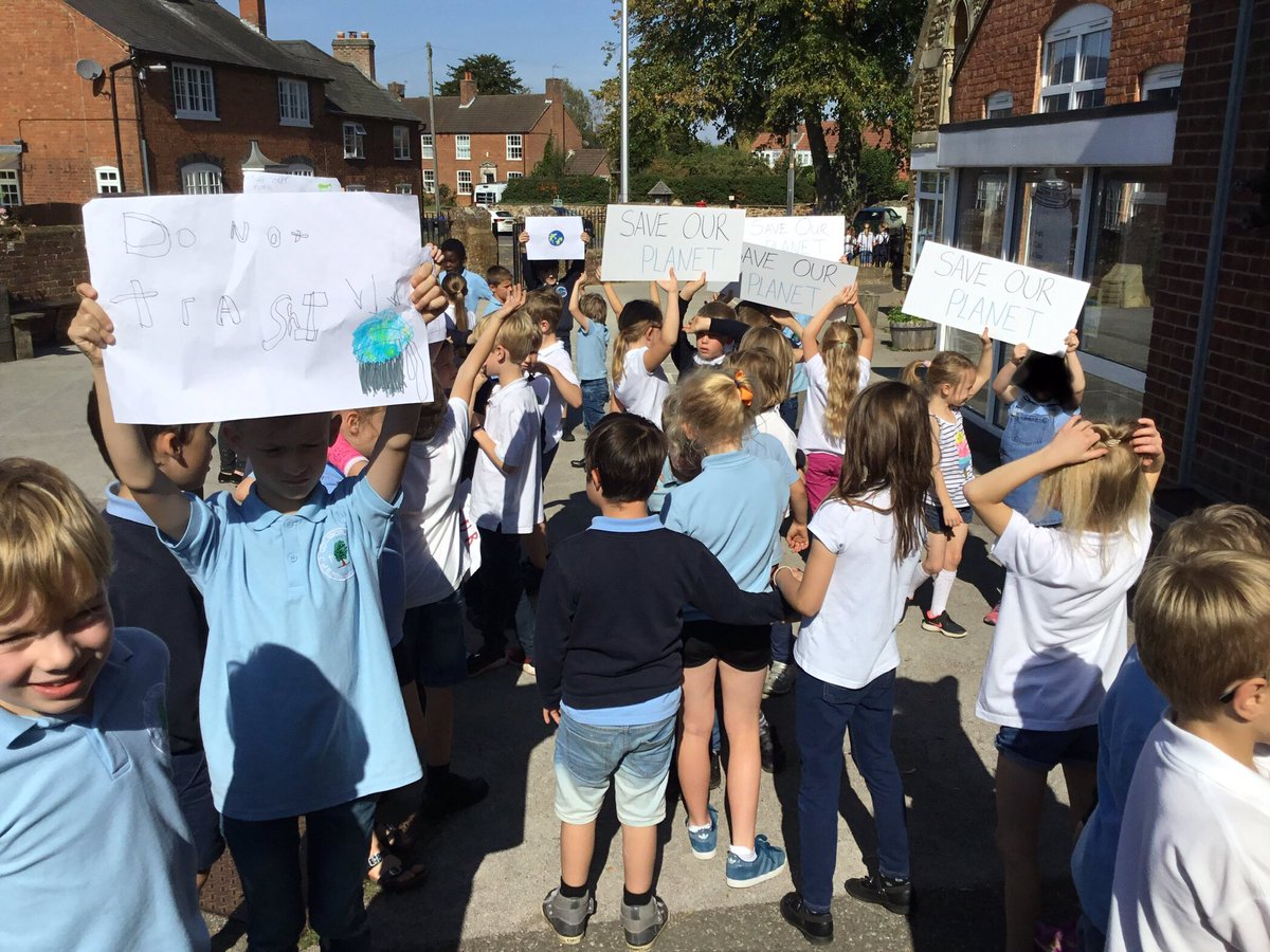 GuilsboroughPri's tweet image. Save our planet!! We took part in the global climate strike today to show our support to love our planet! 🌍💗🙏🏻#ClimateStrike #projectfriday #achievingmoretogether