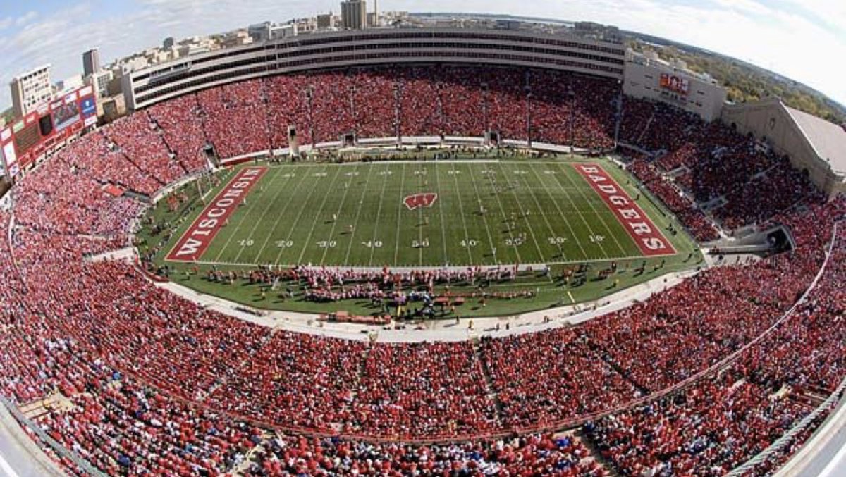 _DPETERSON10's tweet image. Blessed beyond words and SO EXCITED to have received my first D1 offer from The University of Wisconsin!!!! 👐🏽 #OnWisconsin