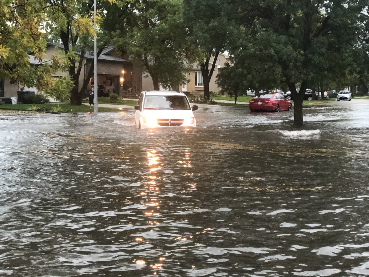 JaniceLukes's tweet photo. Little bit of rain in south end! Hang in there Brentlawn &Allendale residents! Water and waste is on it! #wpgpoli #WpgStorm #mbpoli https://t.co/UgOqp46Scu