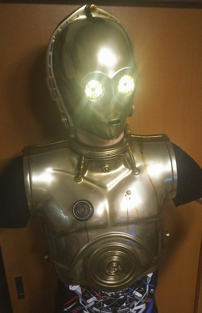 Zen 善 Yoshi 4月から追ってきた Zenパパのc3po 製作日記 これにて 完結 です 父親と一緒に大好きなスターウォーズのコスプレをして幕張メッセのステージにハリウッドスターと共に立つという普通では考えられない最高の思い出が出来ました 帰りに