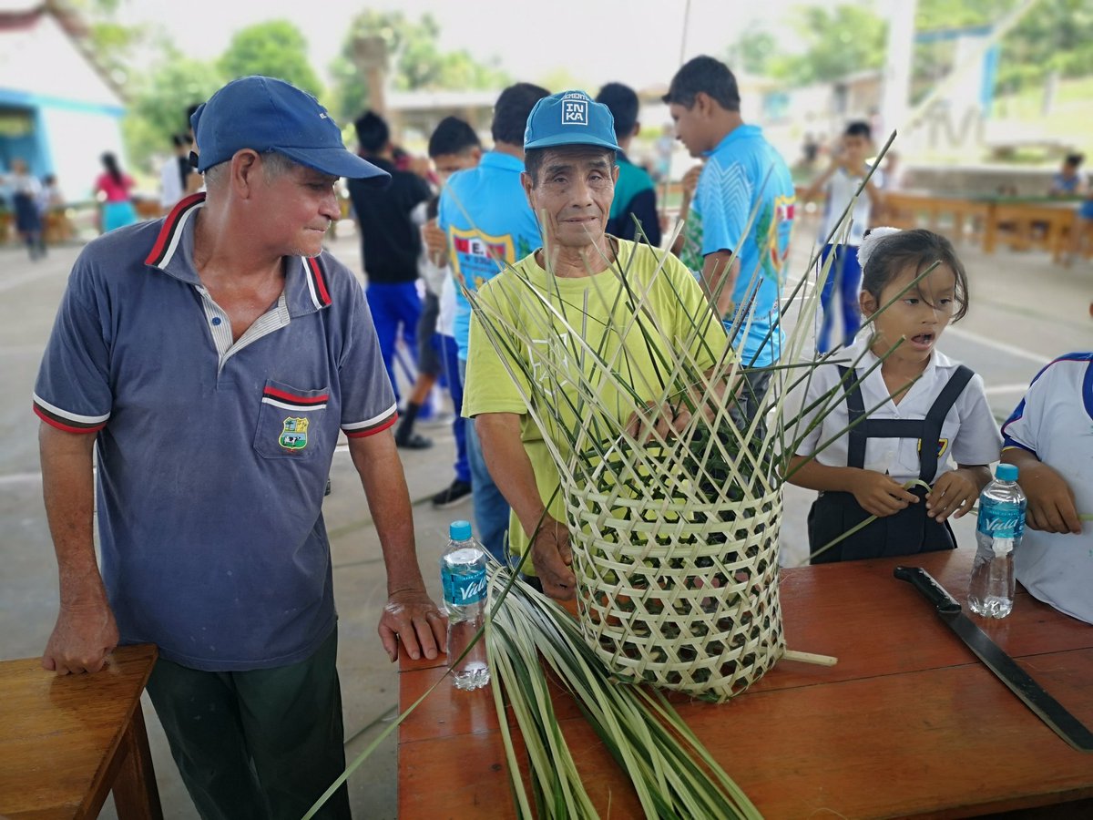 e_mvll's tweet photo. DEMOSTRAMOS NUESTRAS HABILIDADES RESCATANDO NUESTROS SABERES ANCESTRALES. Elaboramos Izanquitas Ecológicas. Ugel El Dorado San Martin @MineduPeru @FlorPabloMedina @MidisPeru https://t.co/Q8XFg9Z0EL