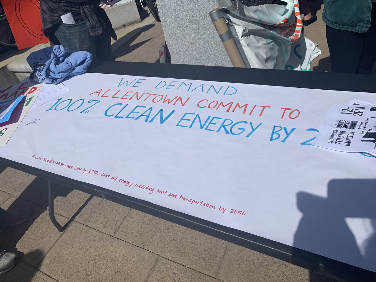kayla_dwyer17's tweet photo. Folks are gathering for Allentown’s #ClimateStrike — hosted by @MakeTheRoadPA at 7th and Hamilton — where first order of biz is signing a petition for the city to become 100% clean energy by 2020. @mcall https://t.co/KKXIW5JwVA
