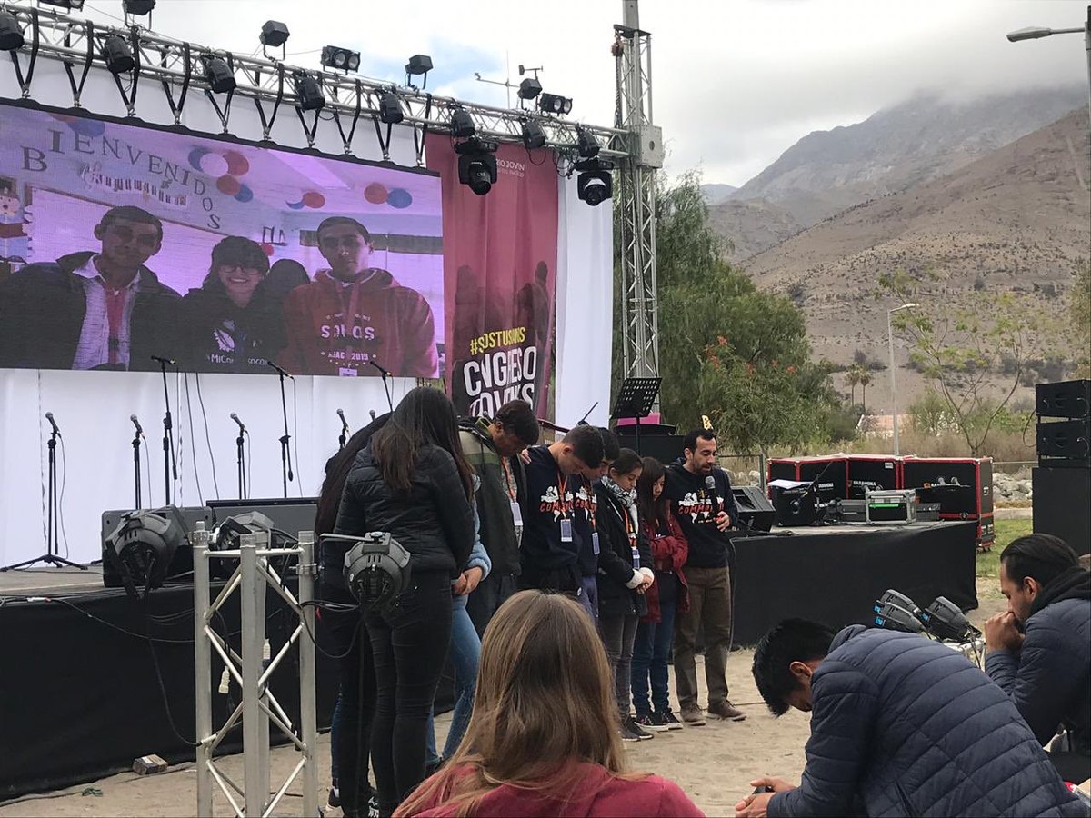 ntchile's tweet photo. #NuevoTiempo presente en el #congresodejóvenes de @adventistasmchp desde #Vicuña, con el director de la @EscBiblicaNT 🇨🇱 pastor @RodrigoQuinPlaz y siu esposa Carito Castro.
#MicongresoconNT 🤗🤗🥳 https://t.co/zD2pr94HcN