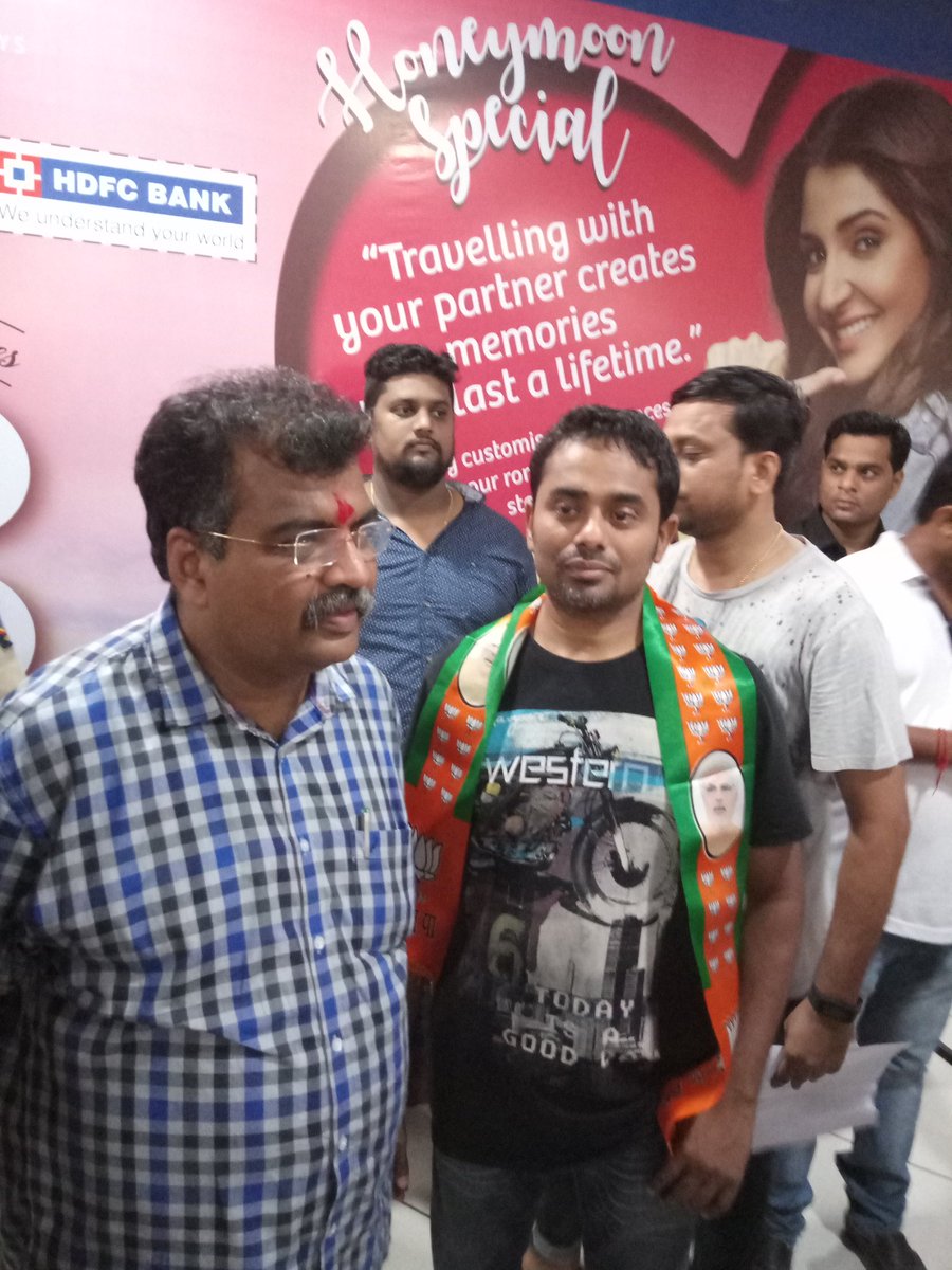 वाढदिवसाच्या हार्दिक शुभेच्छा @DombivlikarRavi sir....!!
@masurkar_sujit https://t.co/KoYbStHQ3A https://t.co/a0cWzQSe7V