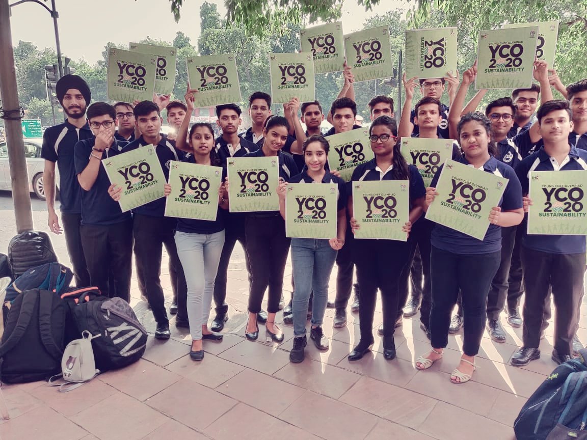 kaush_iki's tweet photo. Lets make a ryt choice n use dustbin☺....be d change u want to see in the world😊....thankuuuu iihm to giving us dat opportunity....
#say_no_to_plastics...#SwachhataHiSeva....
@AADirIIHMDELHI @subornobose @RahulPuri009 @dipankariihm @ChefWithPen @IIHMHOTELSCHOOL https://t.co/bENsBiJjtB