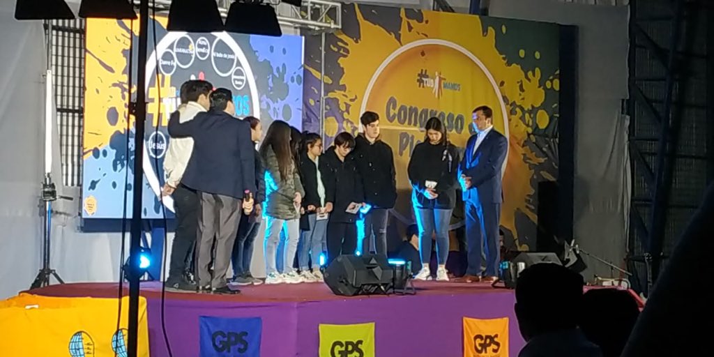 ntchile's tweet photo. Jóvenes de la @MisionCentralCh decidiendo por #Cristo, atendiendo al llamado realizado por @Tomaspr73, director general de #NuevoTiempoChile desde #Pichilemu.
#MicongresoconNT @damilenis #Somostusmanos https://t.co/J3Wo2Nc7Lm