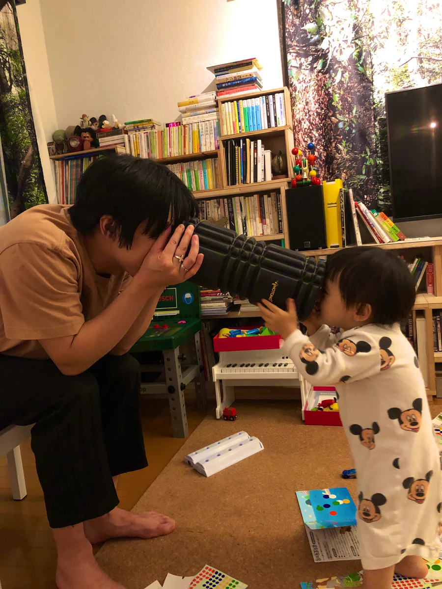 父と子が筒を覗きあった結果？暗くて見えないwww