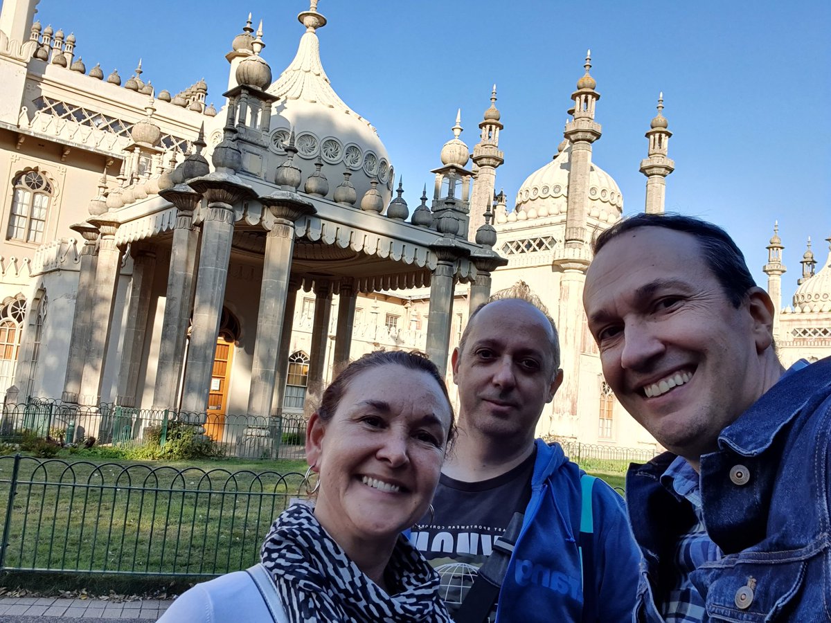dnlrrt's tweet photo. Reunión de analistas en Brighton. Preparando #measurecamplondon Ready to go! @guiogl @antoniolite https://t.co/U77u17kGoY