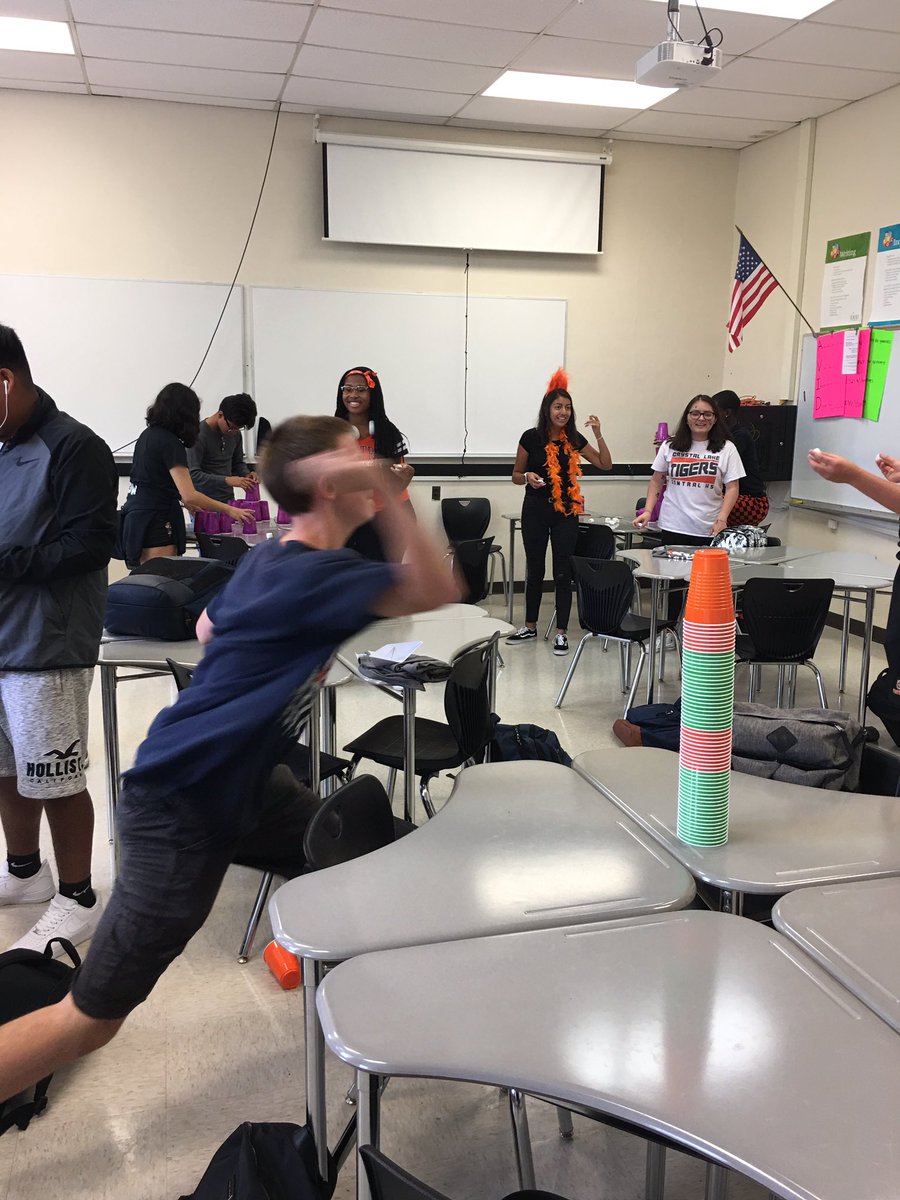 The AVID 10 crew had some Homecoming teambuilding fun today! #twizzlertieup #headshoulderskneescups #cuptowers #thisisavid #werclc
