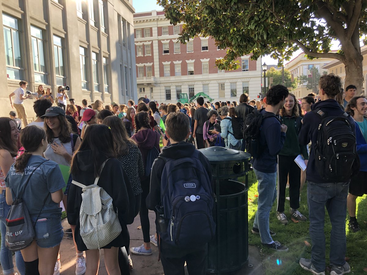 berkeleyside's tweet photo. Hundreds of Berkeley High students are BART-ing into SF to join the global youth #ClimateStrike activists converging at political and corporate headquarters. Stay tuned for a story and more pics. https://t.co/28j50bDluv