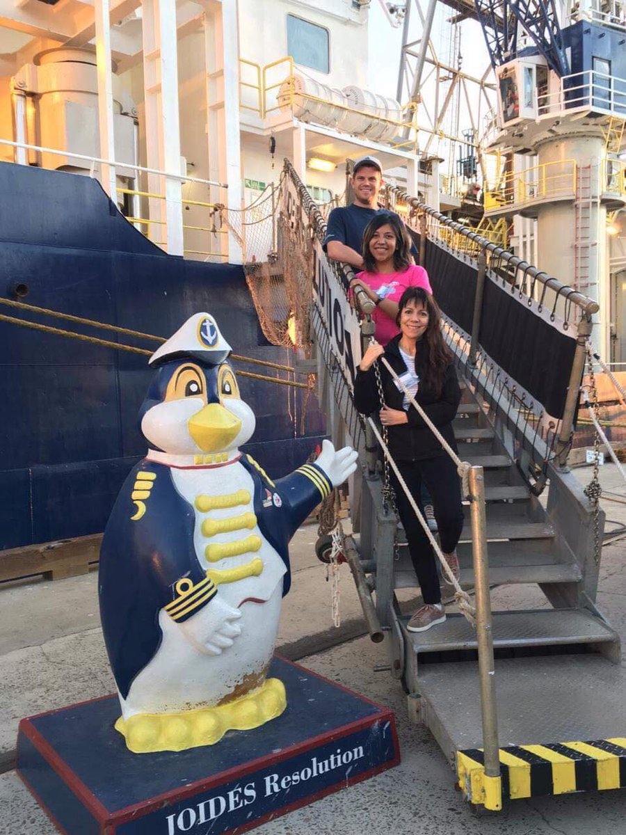 CienciaQueSomos's tweet image. Tripulantes del buque JOIDES Resolution que zarpa hoy 20 de septiembre y estudiará la tectónica de placas, el ciclo de carbono y la vida microscópica de la Cuenca de Guaymas.

Para seguir la expedición, consulta la página
joidesresolution.org

#RadioUNAM #CienciaUNAM