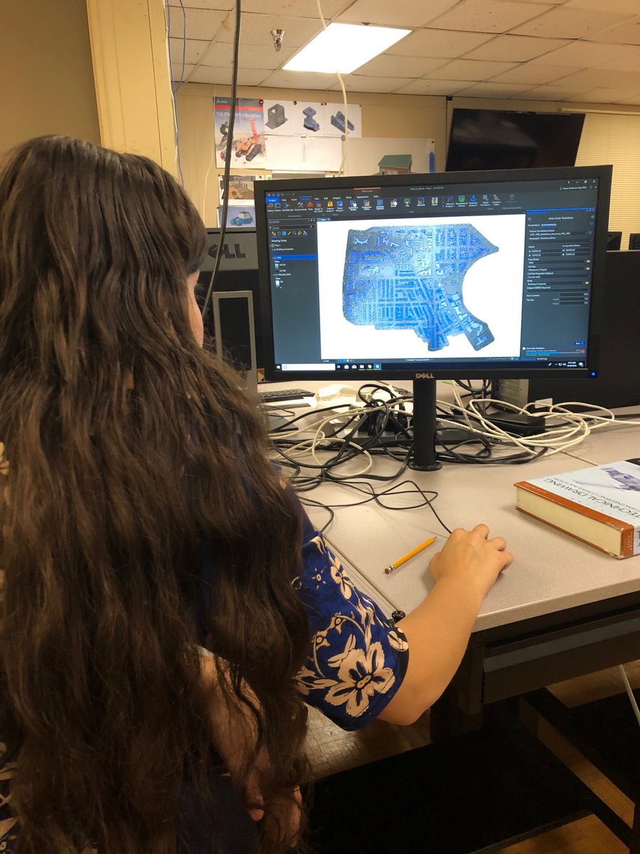 aaronflanary's tweet photo. Appreciate the good work Mr. Ian Feathers is doing @SULLIVAN_EAST our new GIS class offering in @SullCoSchools. Mapping this like Fire Hydrants in San Diego to mapping solar panels in the U.S. #preparingthenextgeneration #STEMJobs https://t.co/dFSep4AQOP