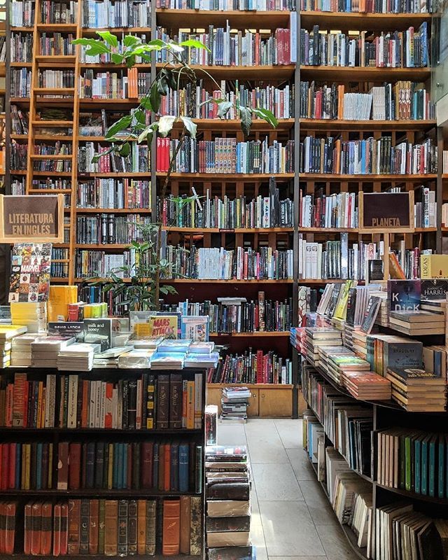📷 @nataliequirozz
• • • 
Racks on racks 📚 .
.
.
.
.
#coloniaroma #mexigers #igersmexico #ig_mexico #huffpostgram #seemycity  #mexicolindo #visitmexico #mexicocity #igerscdmx #bookstagram #bookshop #libreria #bookclub #ciudaddemexico #mexicolove #… ift.tt/2V4EgFe