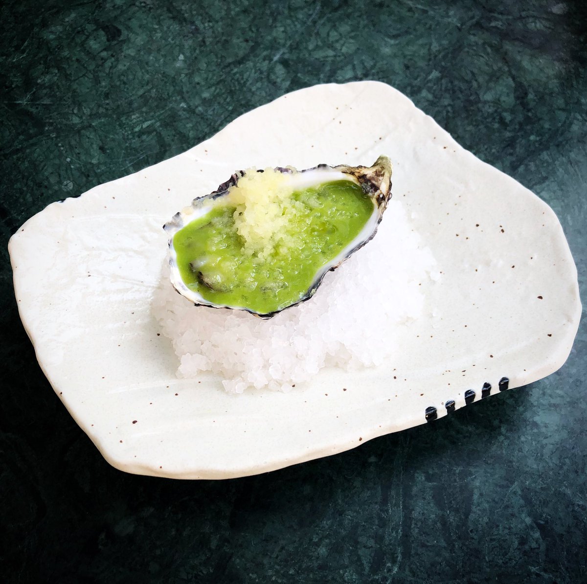 Ostra con gazpacho verde⁣⁣
⁣⁣
Esperamos que tengáis un fin de semana genial!⁣⁣

#mediamanga