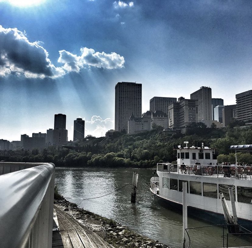 Happy Friday, Friends!! It’s our last weekend of operations for 2019 😔. Who’s joining us to get that final cruise in? Friday, Saturday &amp; Sunday- still tickets left! ⚓️🍂 #edmontonriverboat #exploreedmonton 

edmontonriverboat.ca

📸 jamiec06 on IG