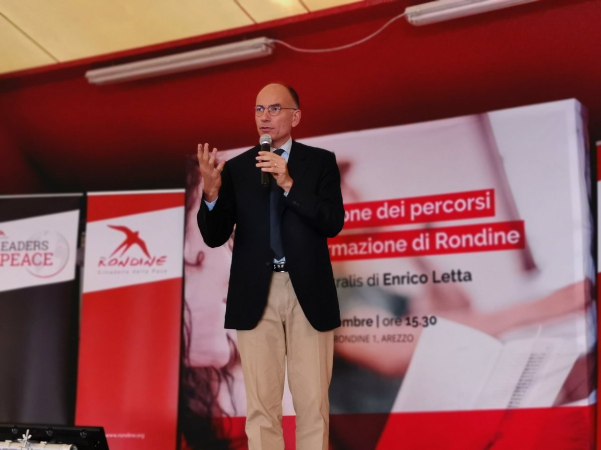 Rondine_Method's tweet photo. #EnricoLetta ai giovani di #Rondine, futuri leader di pace: "Il leader deve essere creativo. E coraggioso. La sua forza non è nei sondaggi, ma nel vedere ciò che gli altri non vedono e nel restare coerente ai propri valori." https://t.co/0cREzXdspd