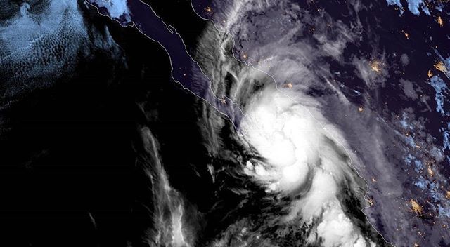 GrupoC2Seguros's tweet photo. #huracanlorena imagen satelital del #huracan con dirección a #bajacaliforniasur
Vientos maximos de 120 km/hr. Se pronostican lluvias fuertes y posibles #inundaciones Tomen sus precauciones y estén atentos a los reportes oficiales
#grupoc2seguros #losca… https://t.co/7xO22LFrDm https://t.co/dpEd17j0ar