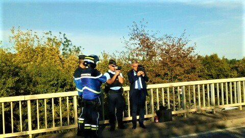 Prefet67's tweet photo. 👮🏽‍♂️🚓D. Schuffenecker, Directeur de cabinet de @Prefet67 a participé cet après-midi à un contrôle routier à #Kogenheim https://t.co/Owtn5YF3jO