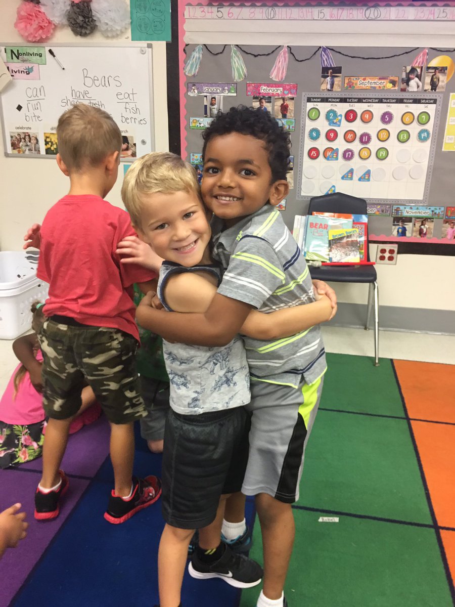 tbmitche's tweet photo. This week we are learning about bears! Introduced them to “bear hugs”! #teachkindnesseveryday #bestthingsarentonthelessonplans #happyclassrooms #lovewhatyoudo #thesefaces❤️ #bestjobever https://t.co/Q22NyGw7Jb