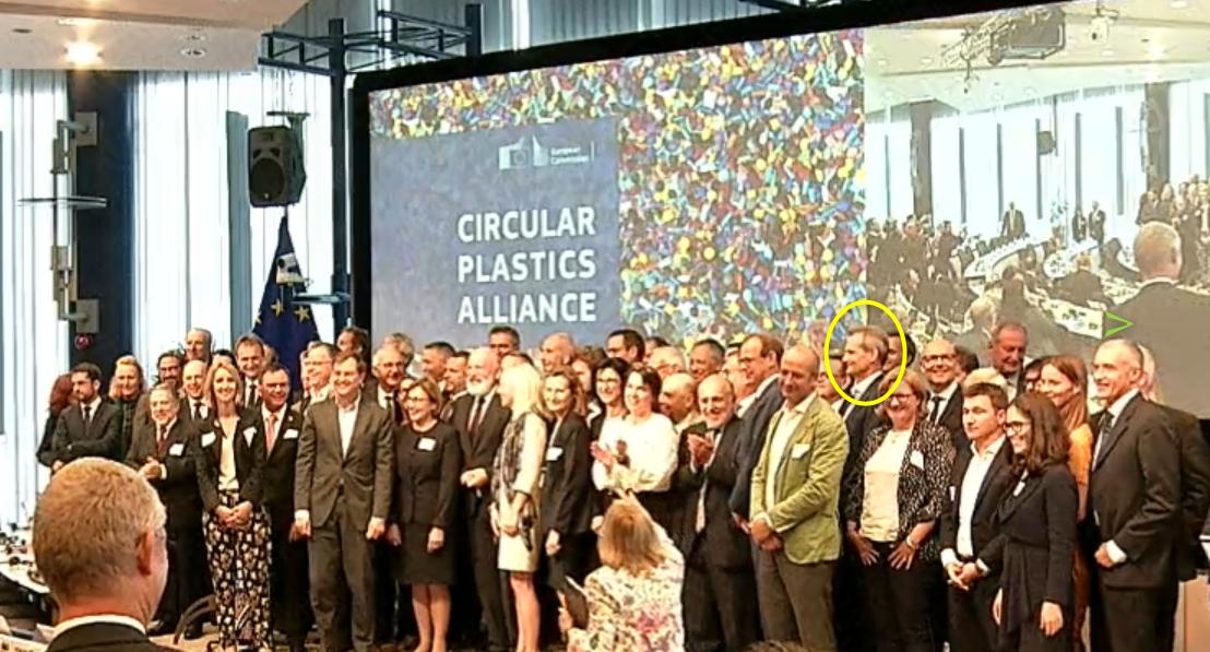 madec_m's tweet image. Circular Plastics Alliance : une belle photo de famille en présence de Benoît HENNAUT @BenoitHennaut , Président de @fedplasturgie 
Un signe fort de l'engagement de la filière #plasturgie 🇫🇷vers une économie circulaire 🔄🔄🔄