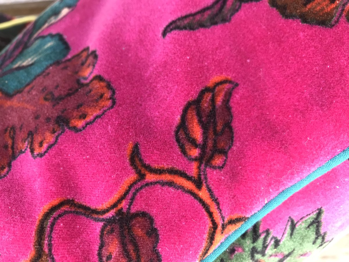 Havershams's tweet photo. We are open this Sun 11-4pm &amp; our last few velvet cushions now only £20...don’t miss out xx https://t.co/TPcIfmoqKI