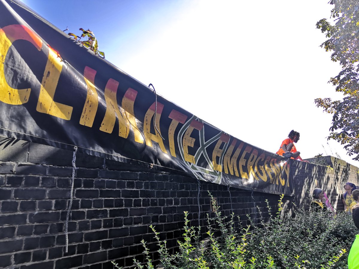 bodgerMorgan's tweet photo. No gas, no oil
Keep it in the soil
#ExtinctionRebellion #ClimateStrike
#ClimateEmergency https://t.co/uHnZBWUv50
