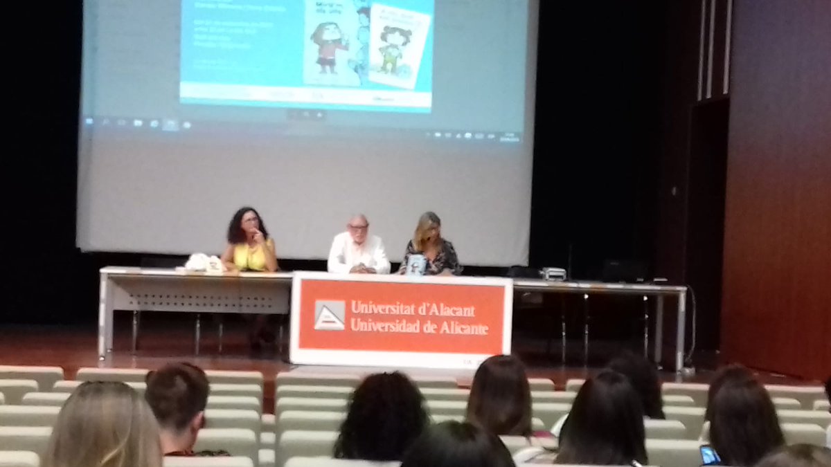 Vincle_Ed's tweet photo. Hui el #BonitaOnTour està a la @UA_Universitat presentant #AMiQueEmPassa i #MiramAlsUlls amb Carme, @tonacatala i @manologild davant les i els estudiants de Filologia. Gràcies per la vostra assistència! https://t.co/YUJ2etckhq