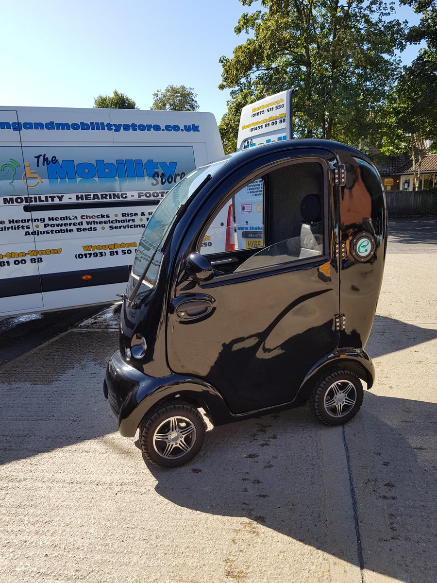 yourmobility's tweet photo. Our engineers taking advantage of the sunshine and washing our Renault Master Van along with the Cabin Car.

#cabincar #carwash #renault https://t.co/Sn2iwCylz8