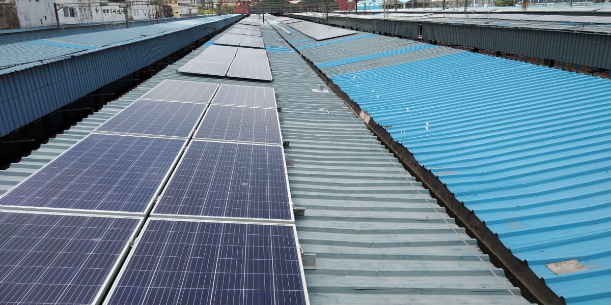 DirectorMas's tweet photo. Day 5. #SwachhataHiSeva #SwachhataPakhwada Our station has solar panel installed on its platform shelters and open terrace covering an area of 15148 Sq.m for a capacity of 600 Kwh. Avg daily units generated- 2400 units with a daily savings of Rs 10k. 100% working ensured today. https://t.co/bXjsMtQHjG