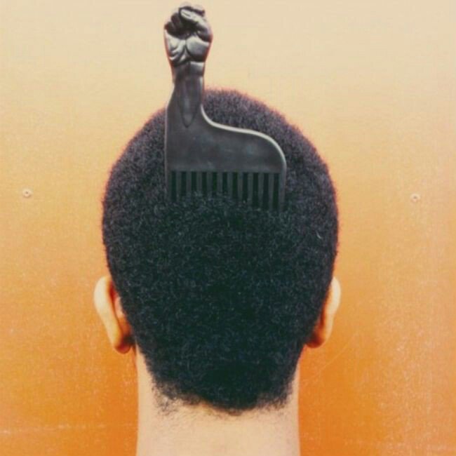 ThrowbackLagos's tweet photo. In the late 1960's and early 1970's in Northern Egypt, when women held the title of pharaoh, the afro comb was used as a decorative hair dress made of gold.
The significance of the comb was to show nobility; its markings depicted familial history
#FridayThoughts #fridaysfacts #tb https://t.co/ukFSfVMjFc