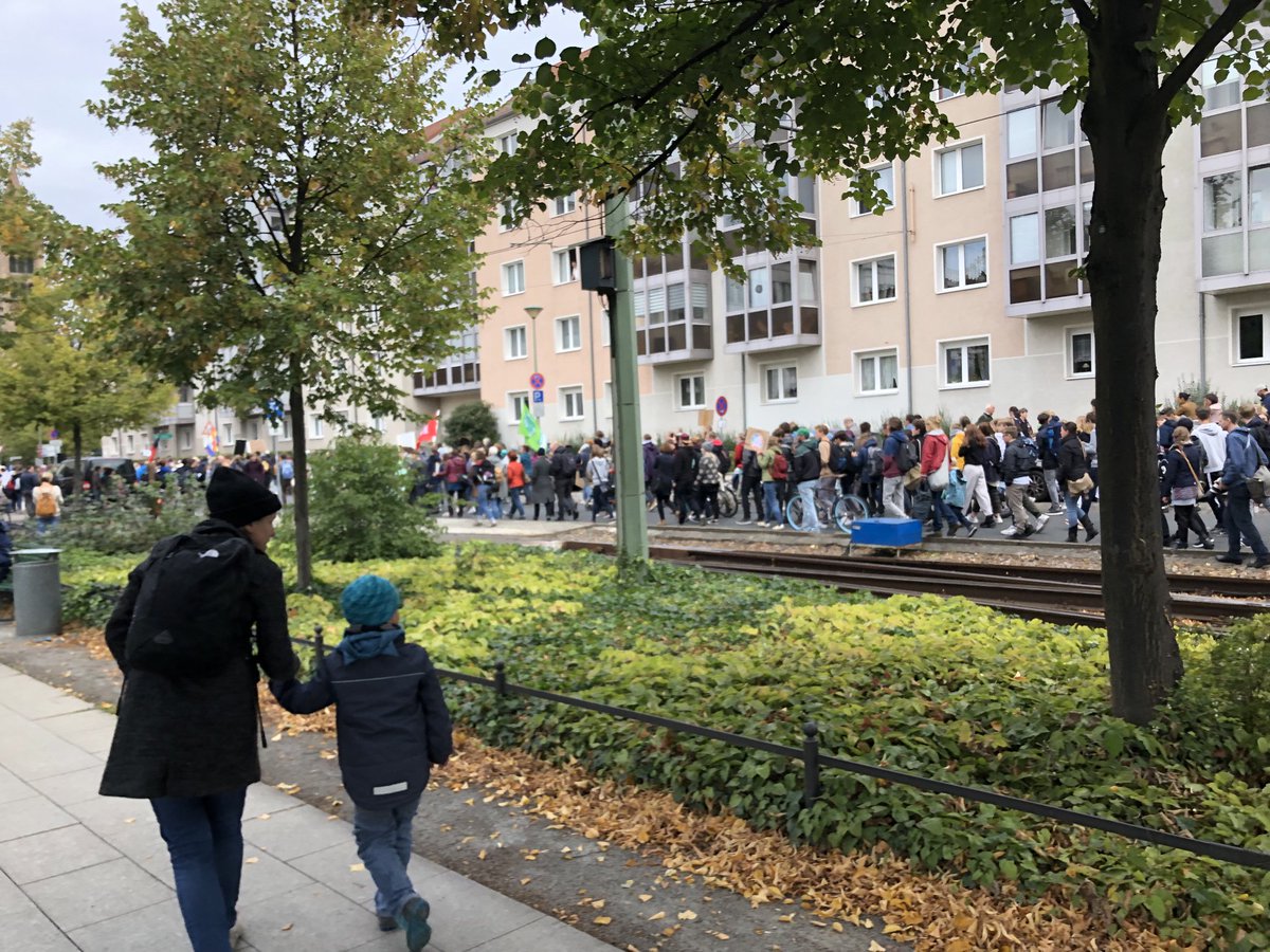 sven_med's tweet photo. #PotsdamforFuture #allefürsKlima #climatestrike https://t.co/xBJ451rSHa