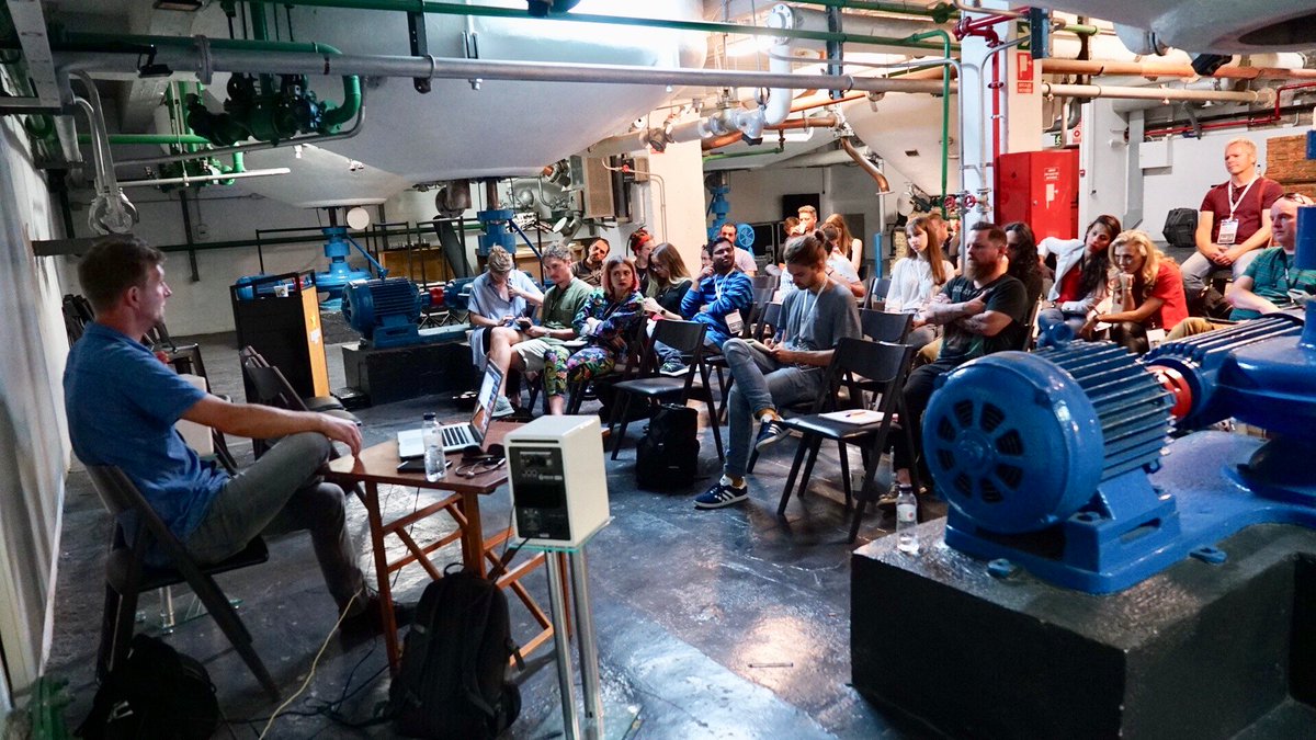 ThirtyTwoMusic's tweet image. Toby talking his usual nonsense at this year's @FmFBarcelona. Great room, great people, great response, and lots of exciting new music.