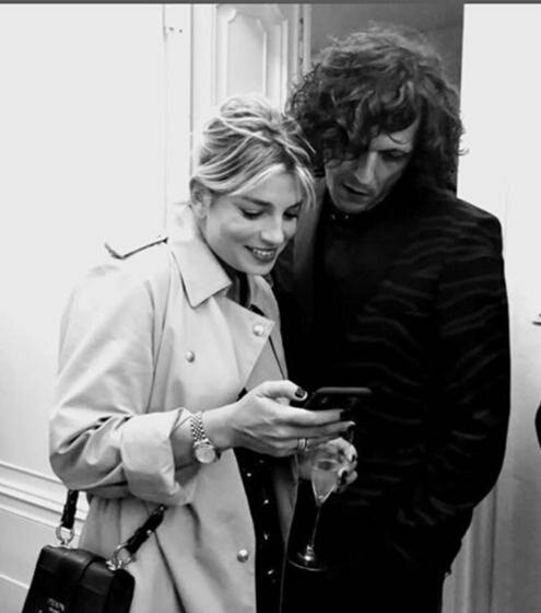 Vicinisempree's tweet photo. Oggi sono particolarmente instabile 💔 #ErmalMeta #forzaEmma https://t.co/bCsJhijLFy