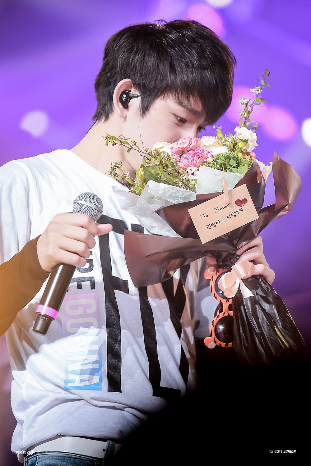 EE6E3ZHVUAUZW0r?format=jpg&name=large