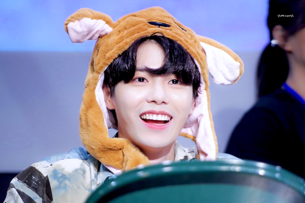 Pit_a_pat_28's tweet photo. 190914 LA 팬사인회 
@TheRose_0803
 하트어택 맞앗어.....흐악💘
#더로즈 #재형 #이재형 #TheRose https://t.co/VDPxUsR0rI