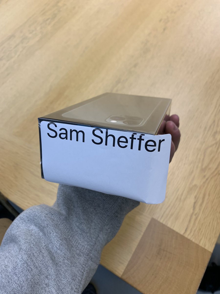 Sam Sheffer Apple Store Manager Remembered Me And My Apple Sweatshirt From Last Year Was Gonna Wear It Again But Didn T Wanna Be That Guy Still That Guy