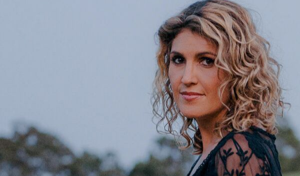 Where the red dirt meets the ocean - mailchi.mp/c2080fa3b1aa/w…
New single out today - Join my mailing list to be the first to hear about all the exciting stuff coming up!