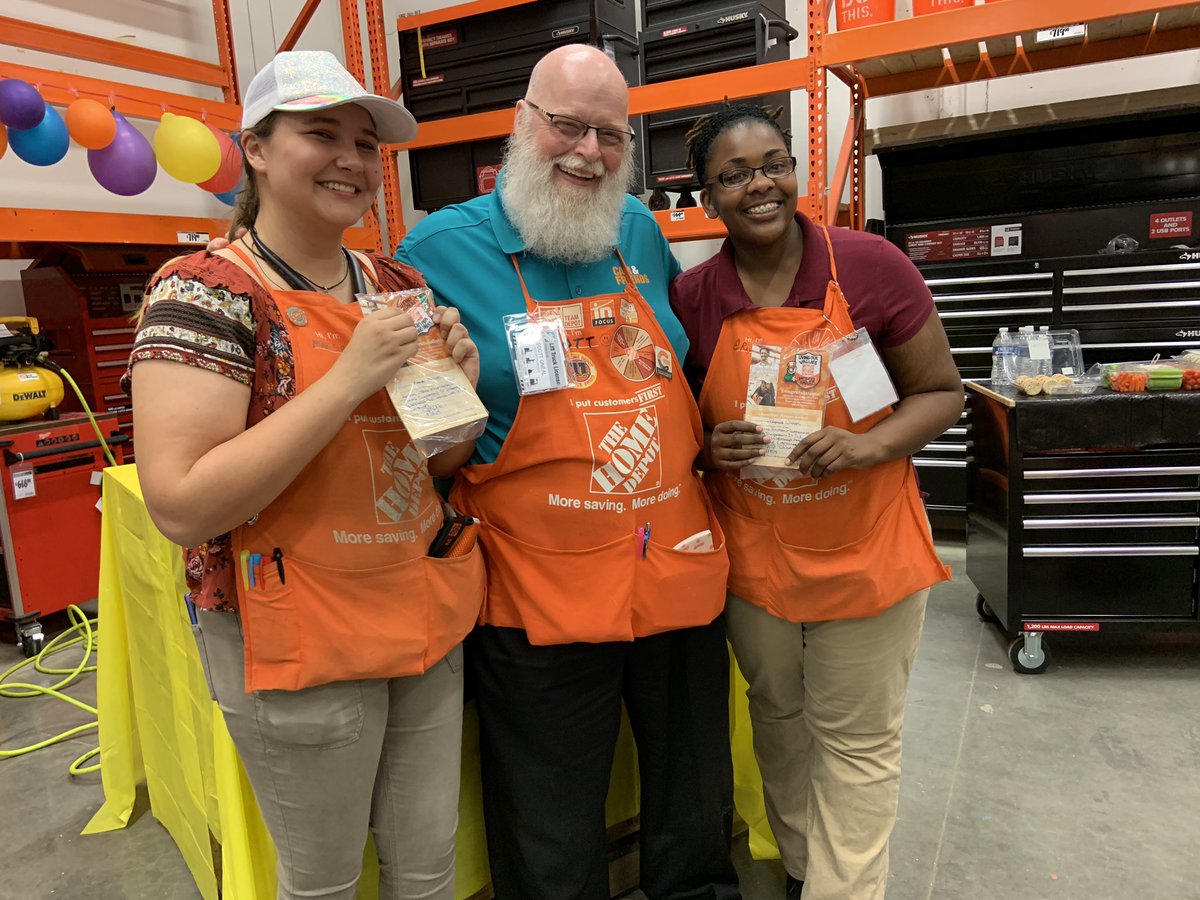 BIBPhotography's tweet photo. Huge shout out to Rayvonne and Madisen for taking ownership and living our values st last nites #DIHerselfWorkshop Our ladies from last nites class are in love with these two! #HD735 @NickieWilhelm @ScottRoop @kmn293 @Katie94603725 https://t.co/BIl8fpES0o