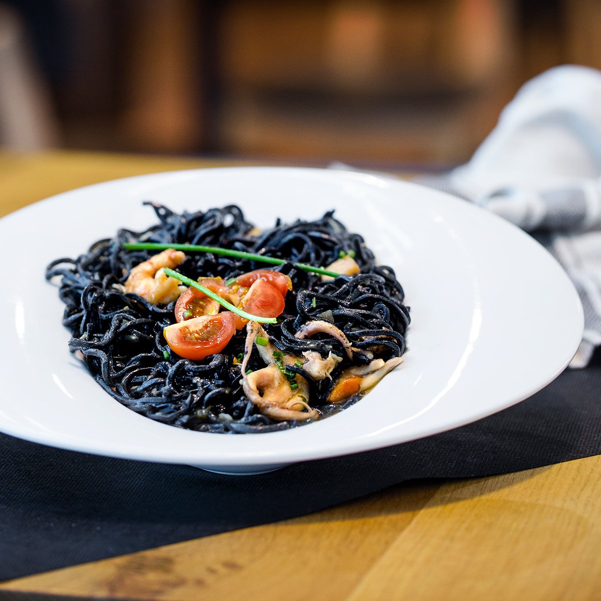 PastaCity's tweet photo. Calamari con spaghetti neri uno de nuestras especialidades 😋
.
.
#ComidaItaliana #RecetasItalianas #pizzalover #pastalover https://t.co/tUN75bR6l5