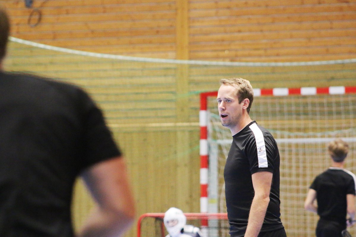 Ikväll startar Väsby AIK sin säsong i division 2. Läs hur de ser på 2019/20, föryngringen och nystarten.  stockholmdirekt.se/sport/talang-o… <a href="/horsten86/">Håkan Fröberg</a> <a href="/svenskinnebandy/">Svensk Innebandy</a> @sthlminnebandy