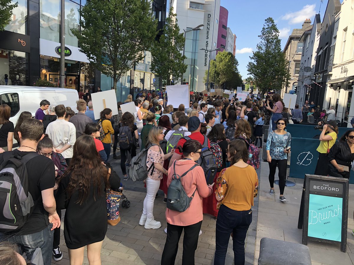 Doing our bit at Climate 4 Change Strike! <a href="/EducateTogether/">Educate Together</a> <a href="/GreenSchoolsIre/">Green-Schools</a> @GetupGoals #limericketss