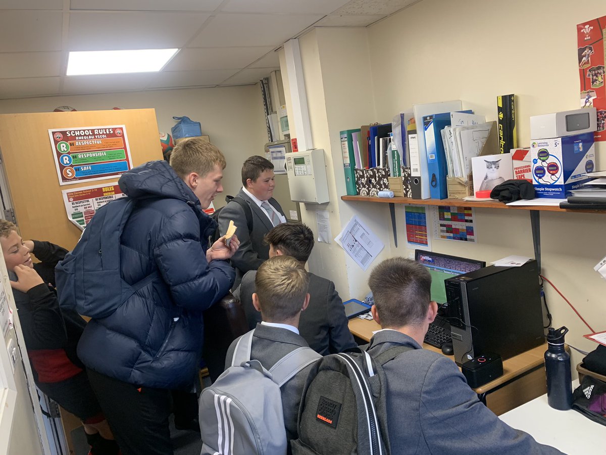 Jake_Allen3's tweet photo. Rugby World Cup Has Started, Year 11 Rugby Players in at Lunchtime to watch the second half of the #JAPRUS https://t.co/SCJhflLZhu