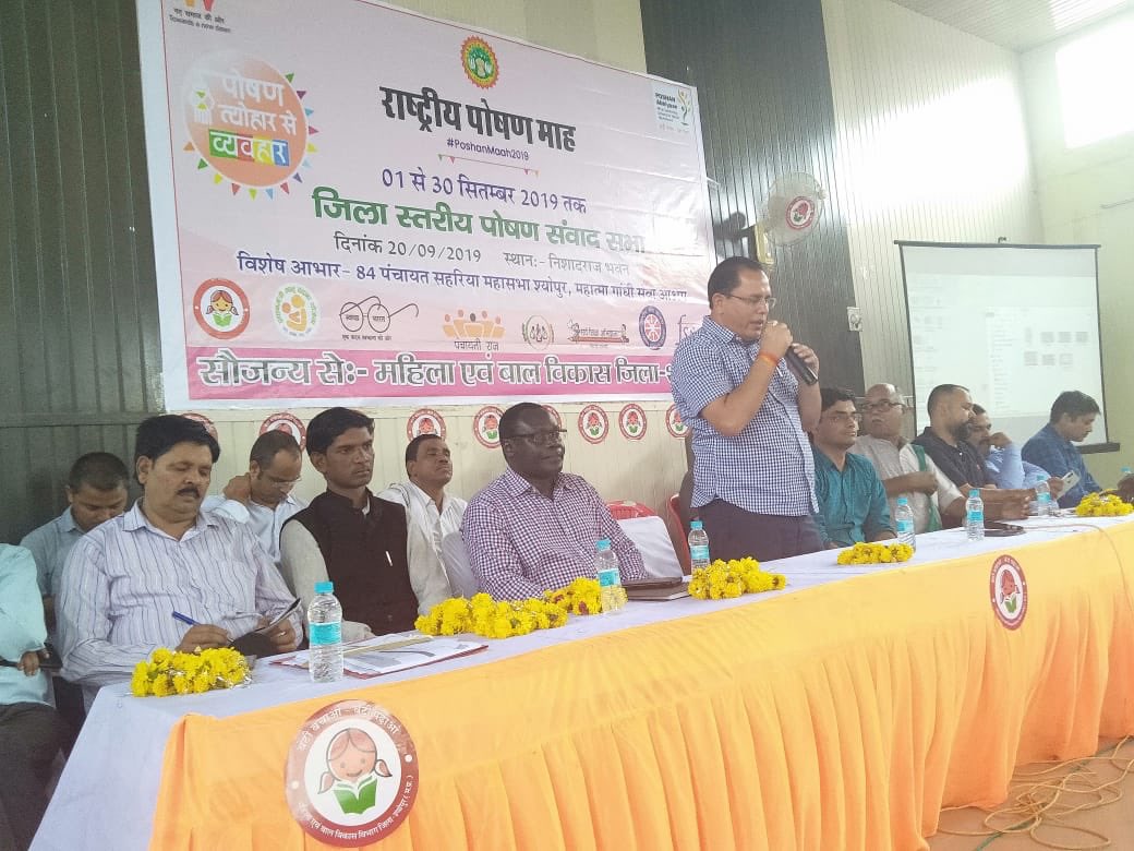 SanjayUN's tweet photo. #sheopur, hotbed of malnutrition in #MP. district collector in collaboration with @UNICEFIndia take issue headon by involving 200 traditional leaders of #Saharia community who took the pledge to implement 10 critical actions against malnutrition. @POSHAN_Official
@Sajjan95 https://t.co/CtnDic8dKS