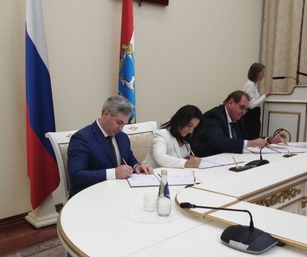 Ещё ✔️ 15 соглашений 🤝 с инвесторами #ТОСЭР #Тольятти подписали сегодня министр <a href="/economy_samreg/">Минэкономразвития СО</a> @D_Bogdanov и глава города @sa_antashev. Теперь #ТОСЭР_Тольятти насчитывает 76 резидентов. Ими создано 3500 новых рабочих мест, на очереди - ещё 5000! 👍👍👍 <a href="/D_Azaroff/">Дмитрий Азаров</a> <a href="/TOR_TLT/">Зам главы го Тольятти по фин.  эконом. и развитию</a>