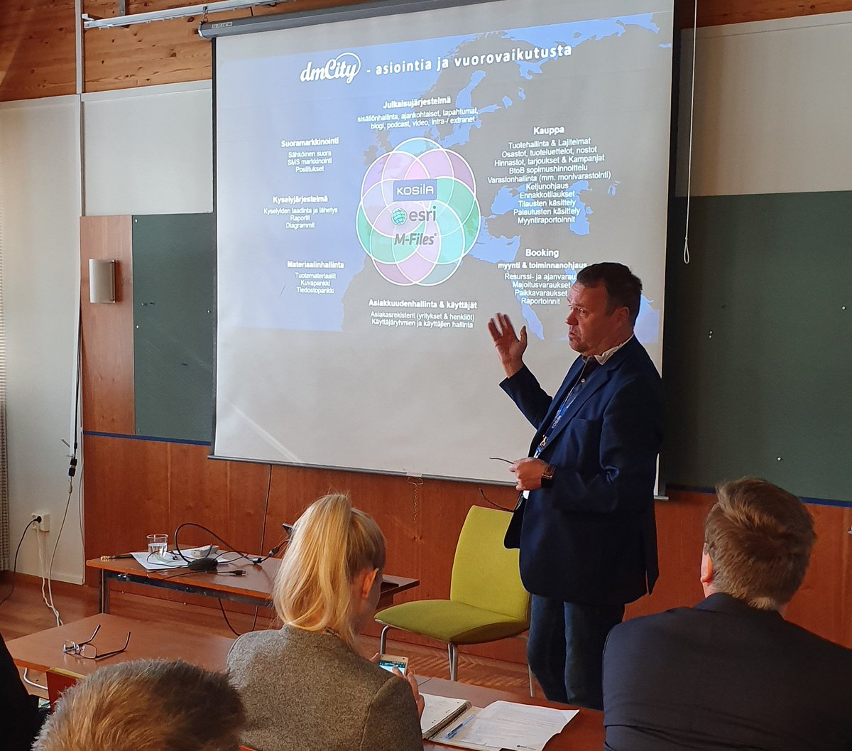 EsriFinland's tweet photo. #dmCity-ekosysteemin kumppanit @MFilesSuomi,
Kosila ja @Civilpoint esittäytyivät eilen #KuntaSIG-seminaarin runsaalle yleisölle. Yhteistyö on voimaa, kiitos kumppanit! https://t.co/DjCqjiosqN