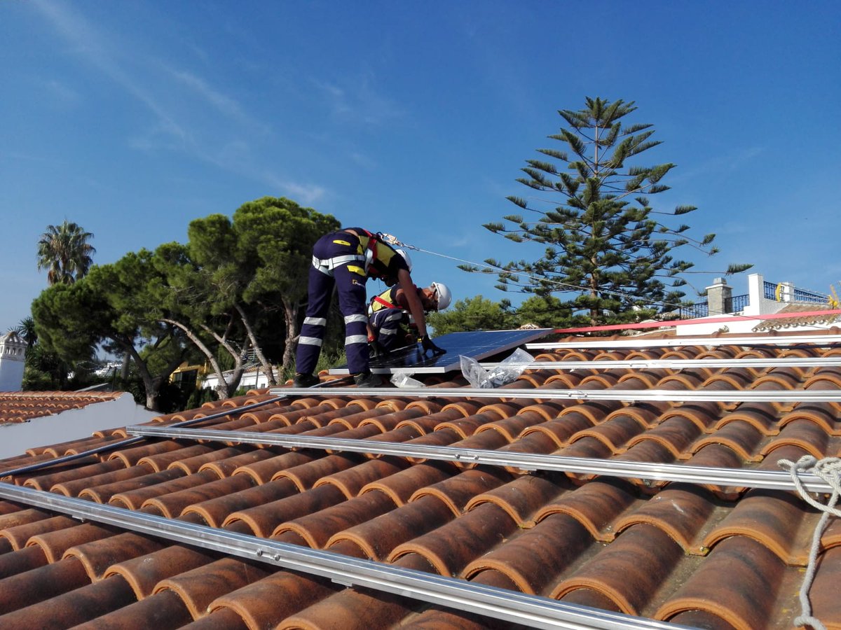 Porgesa's tweet photo. Sabías que en PORGESA disponemos de un departamento específico de electricidad??

Compuesto por un equipo humano especializado en constante renovación técnica que aporta la experiencia de una de las empresas referentes en el sector de la iluminación artística. https://t.co/0H8I6D9Rba