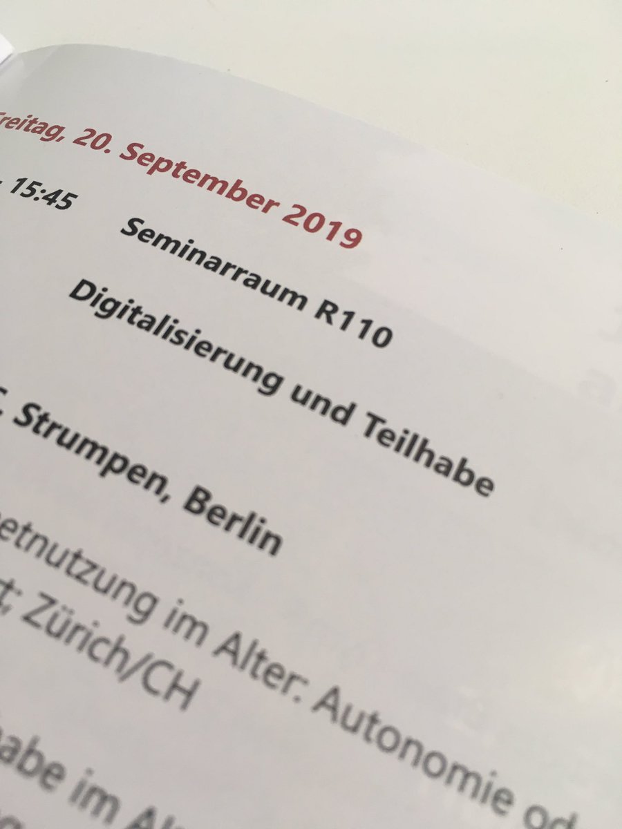 AnnalenaDunkel's tweet photo. Letzte Session der diesjährigen #DGGG-Jahrestagung zu dem immer wichtiger werdenden Thema #Digitalisierung und #Teilhabe u.a. mit @aseifert1981 
#Gerontologie #technology #internetuse https://t.co/JvfzF5ATH4
