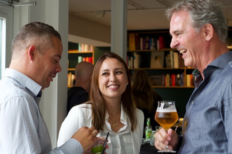 TGIF! Wist je dat we ook een perfecte locatie zijn voor je vrijdagmiddagborrel?🍷#vrijmibo #stayokayhostel #dordrecht #netwerk #borrel #collega #teamuitje📸door Wendy Duchain-Gulamali