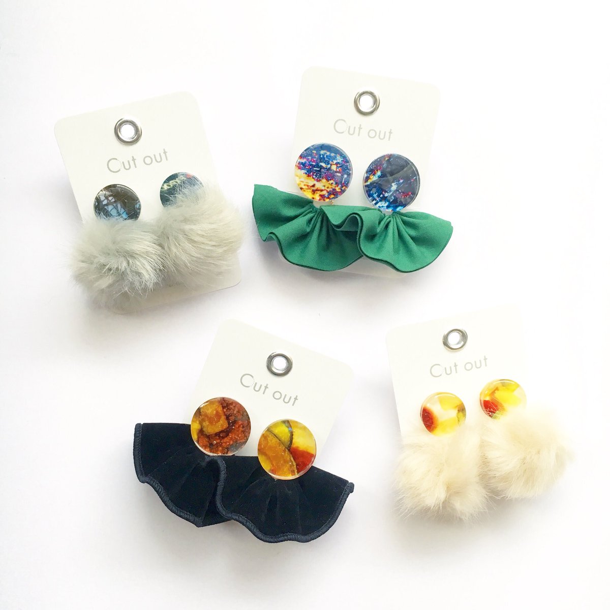 Cutout 2019AW 
新作アイテムを梅田のアパレルショップJOLIE様に納品しました。
リボン付きは、取り外し可能の2WAYです🎀🎀
是非ご覧ください！

#ハンドメイド
#ハンドメイドアクセサリー