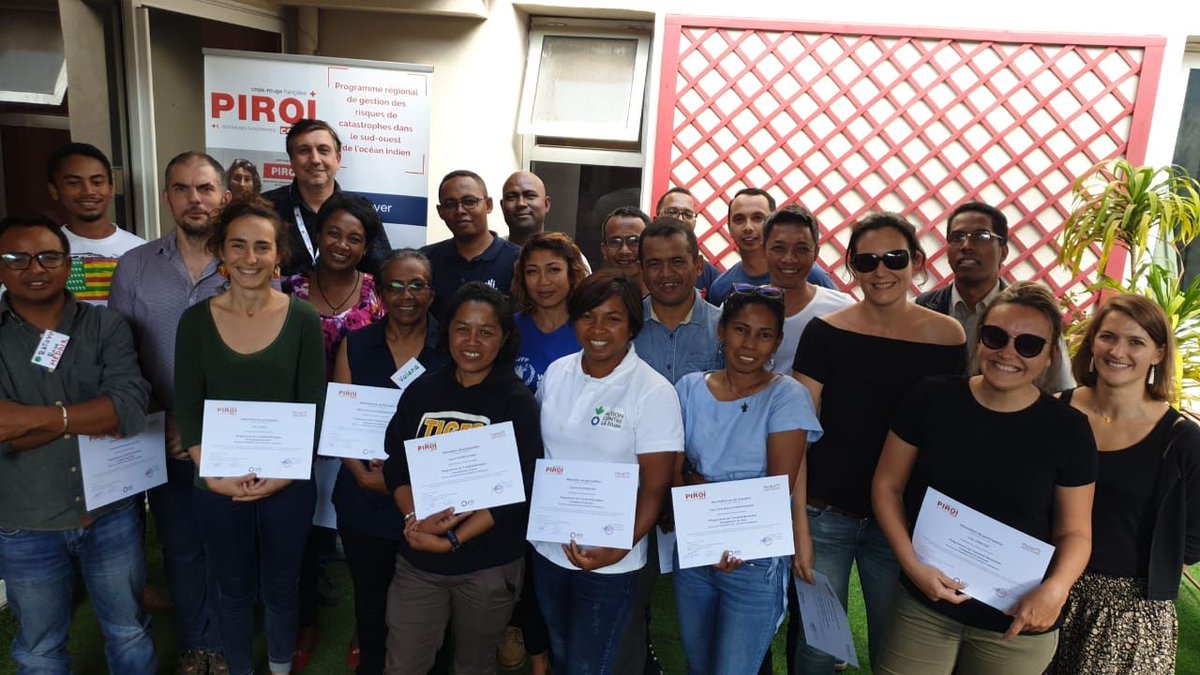 PIROI_CRF's tweet photo. Félicitations aux participants de la #formation sur les #transferts #monetaires qui ont tous validé l'attestation de compétences !
Une #formation proposée par #CRM coanimée par le #PIROICenter et @Reliefapps https://t.co/MqCGSciFNn